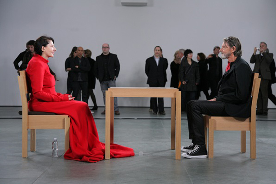 Marina Abramovic, The artist is present, New York. MoMA, 2010